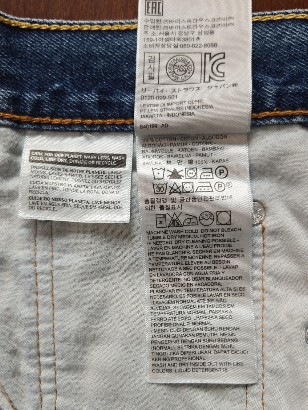 Levi Strauss 550 36x32 Made in Lesotho Blue Jeans Medium Wash. 2000s - Picture 9 of 9